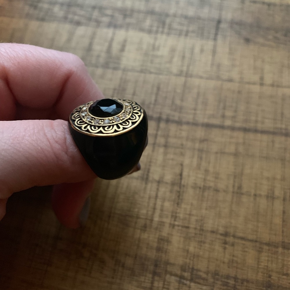 Sz 5 STELLA AND DOT black cocktail ring